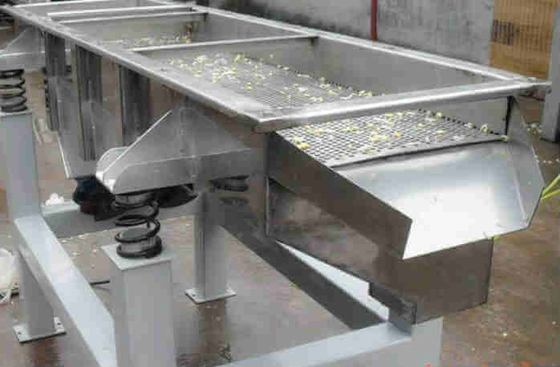 Large Capacity Linear Vibrating Screen Factory On Sale